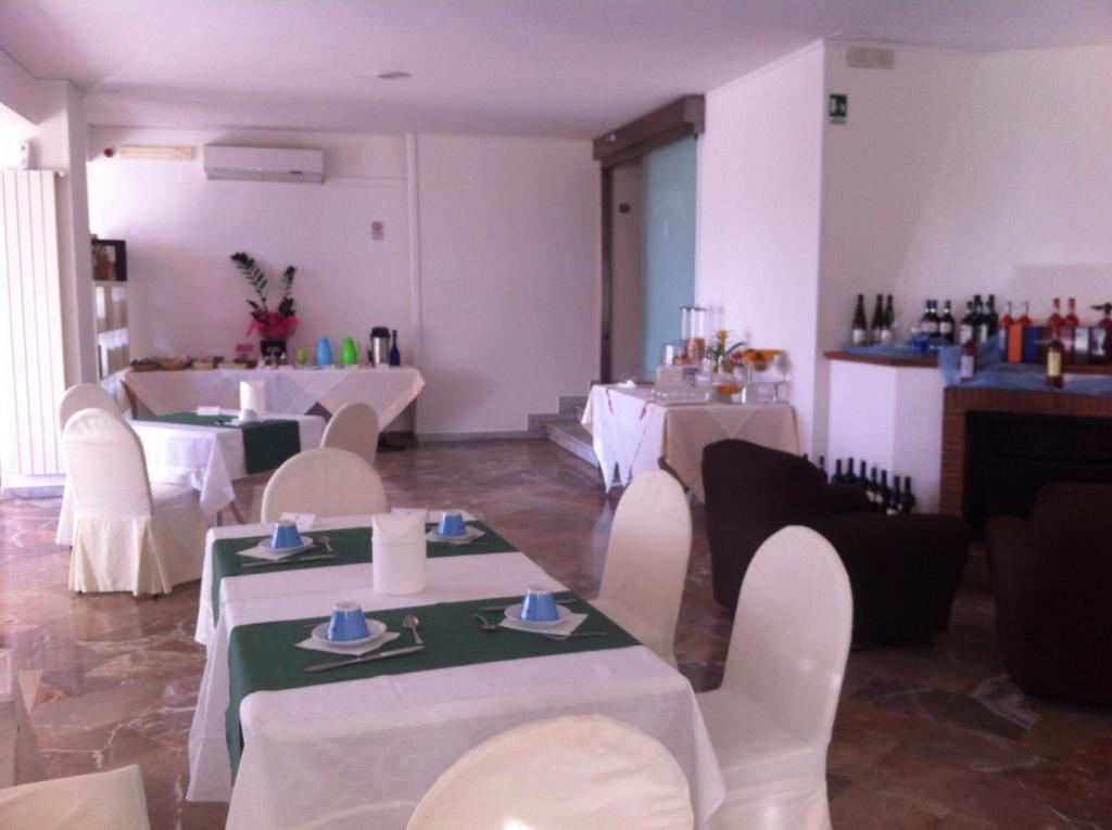 Hotel Pineta Ristorante Castello Cava deʼ Tirreni Zewnętrze zdjęcie